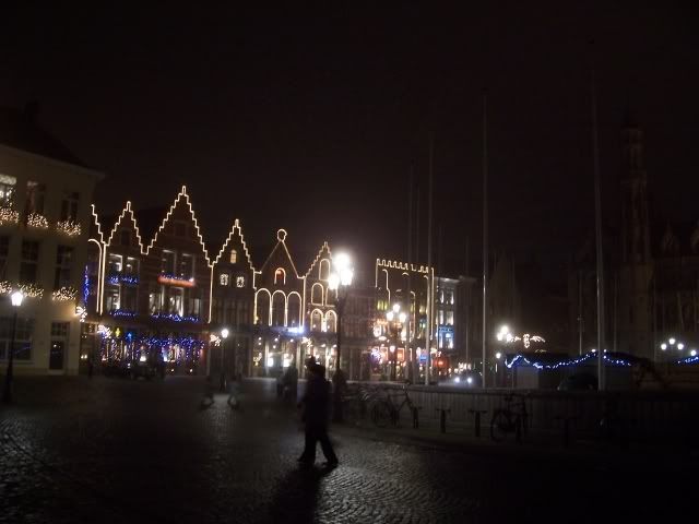 http://img.photobucket.com/albums/v602/snbafan/Christmas%20in%20Brugge%202006/marktbrugge02.jpg