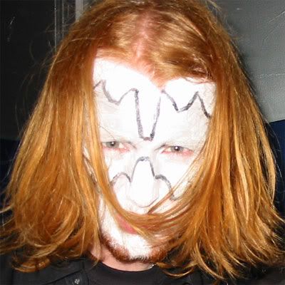 http://img.photobucket.com/albums/v603/Murray667/measkiss.jpg