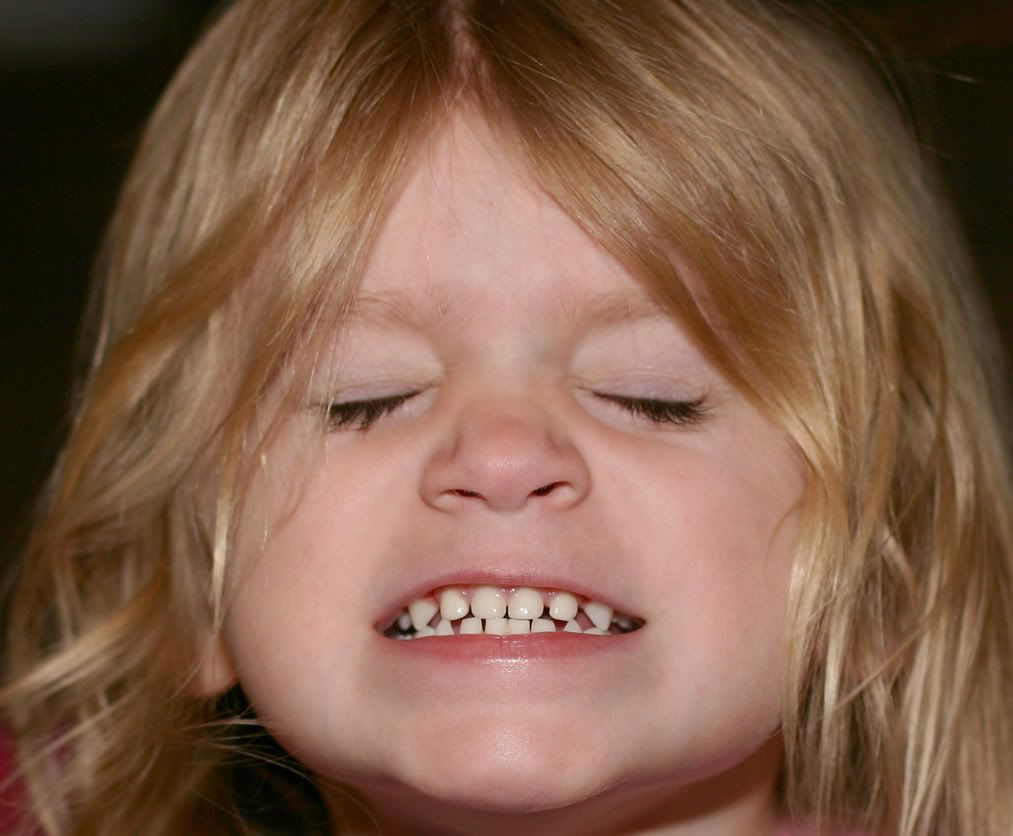 IMAGE: http://img.photobucket.com/albums/v603/reewik/Misc/1racheltest.jpg