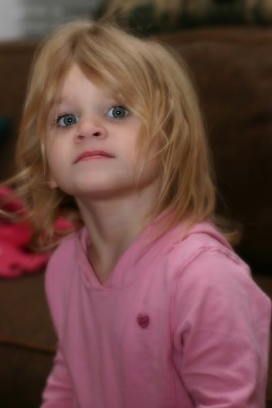 IMAGE: http://img.photobucket.com/albums/v603/reewik/Rachel/1rachel11web.jpg