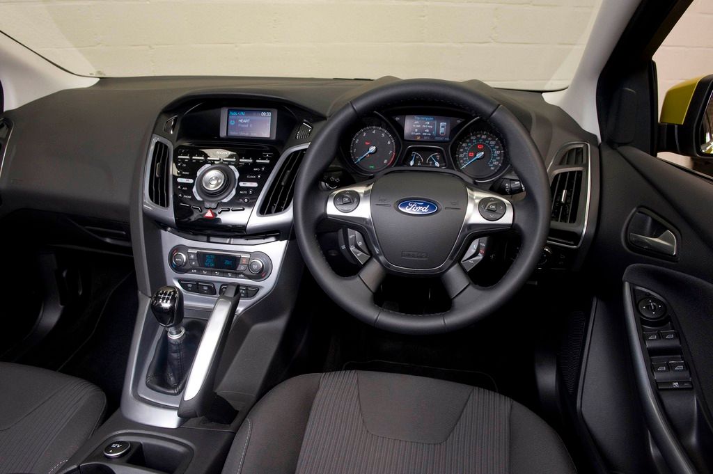 New-2011-Ford-Focus-Titanium-Interior-01_zps68mwqwhd.jpg