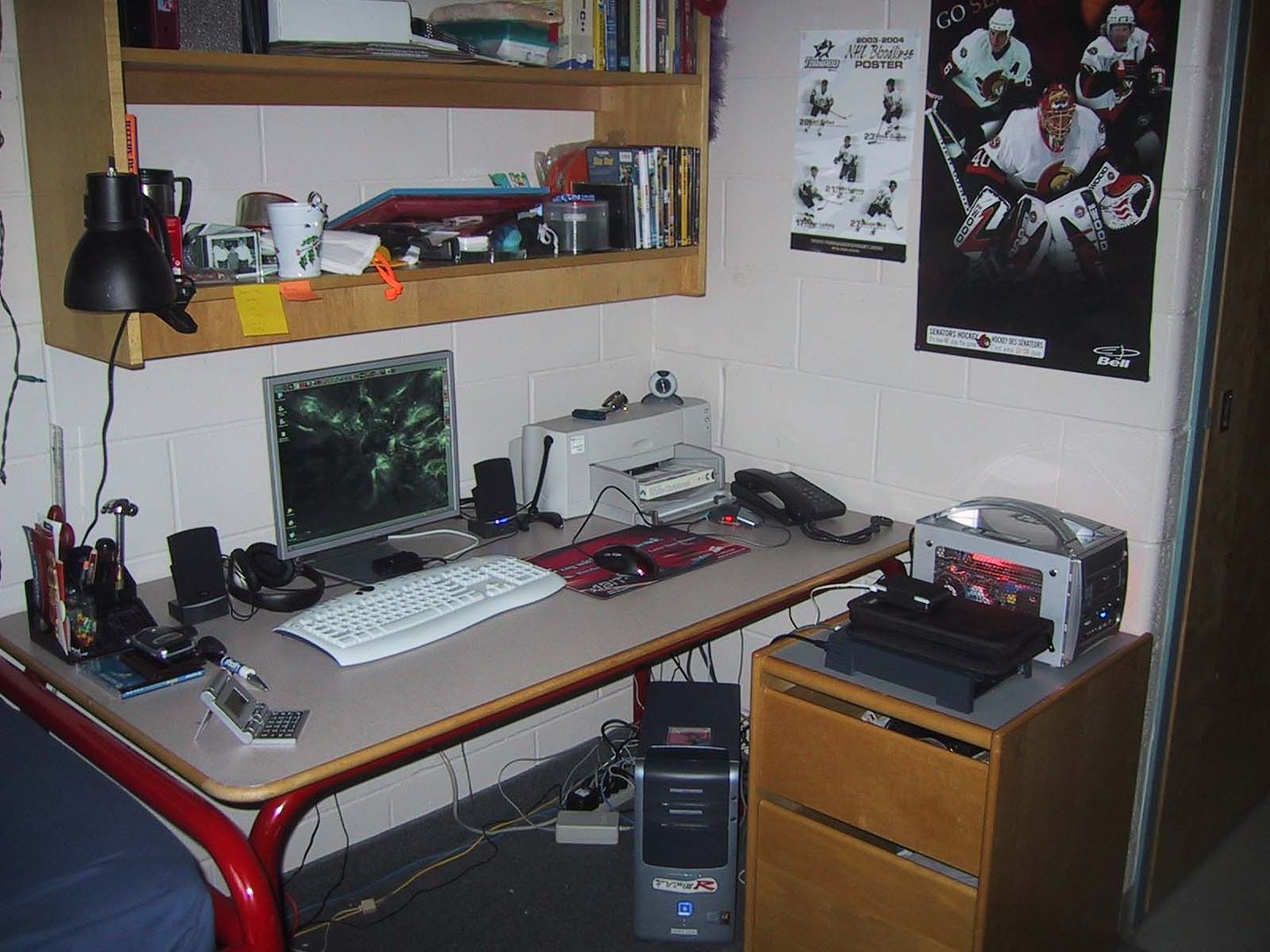 thedesk2.jpg