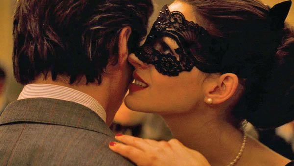 12film_dark_knight_rises_bale_hathaway_w