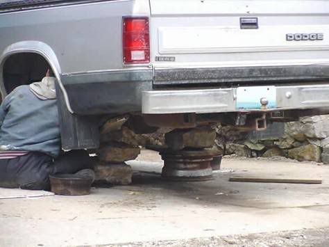 http://img.photobucket.com/albums/v607/Tabasco/RedneckJackStands.jpg