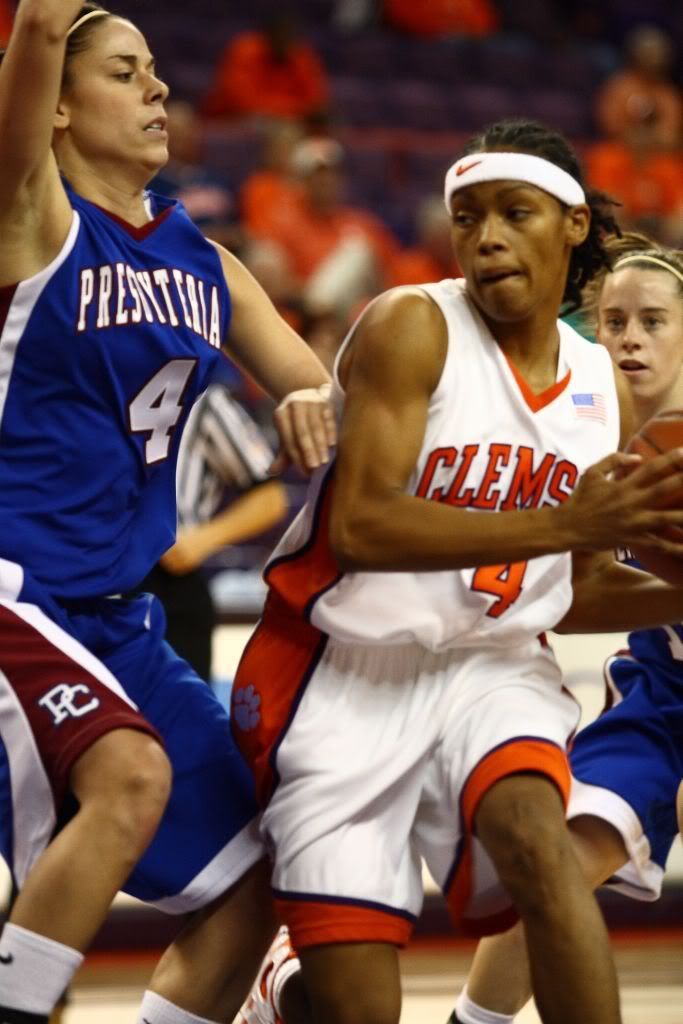 IMAGE: http://img.photobucket.com/albums/v607/badd666/Tiger_WBB_1/IMG_5830_.jpg