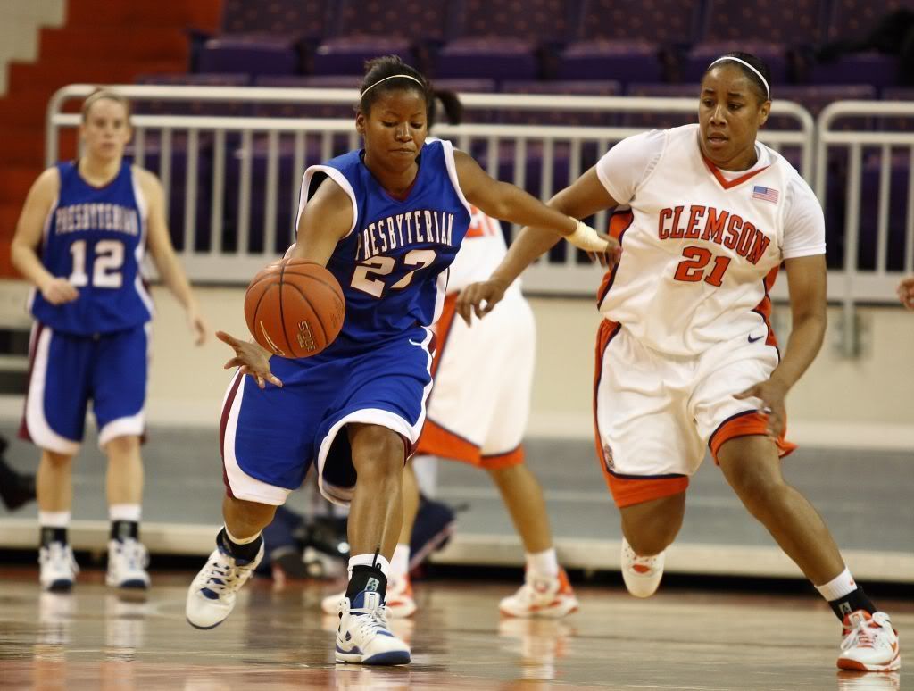 IMAGE: http://img.photobucket.com/albums/v607/badd666/Tiger_WBB_1/IMG_5944_.jpg