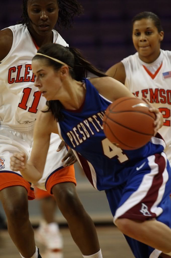 IMAGE: http://img.photobucket.com/albums/v607/badd666/Tiger_WBB_1/IMG_6136_.jpg