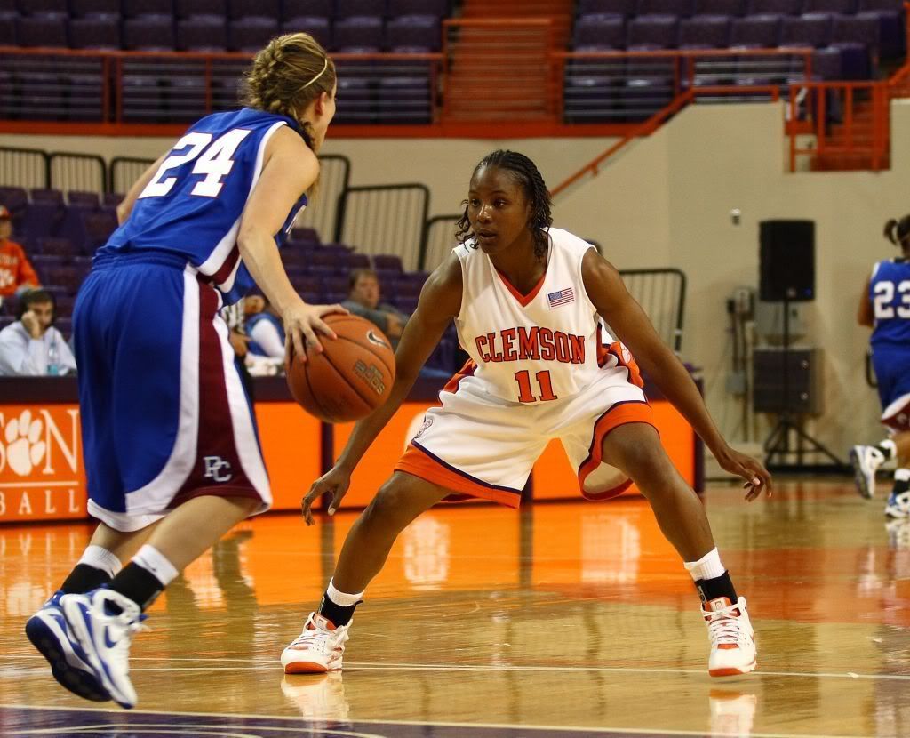 IMAGE: http://img.photobucket.com/albums/v607/badd666/Tiger_WBB_1/IMG_6253_.jpg