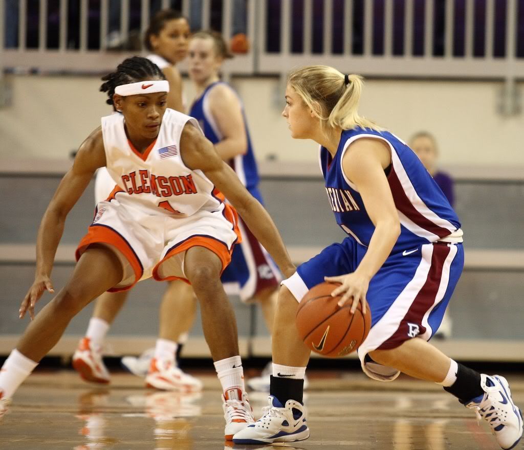 IMAGE: http://img.photobucket.com/albums/v607/badd666/Tiger_WBB_1/IMG_6305_.jpg