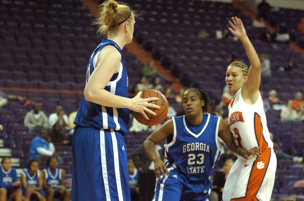 IMAGE: http://img.photobucket.com/albums/v607/badd666/Tiger_WBB_2/TGR_1423_.jpg