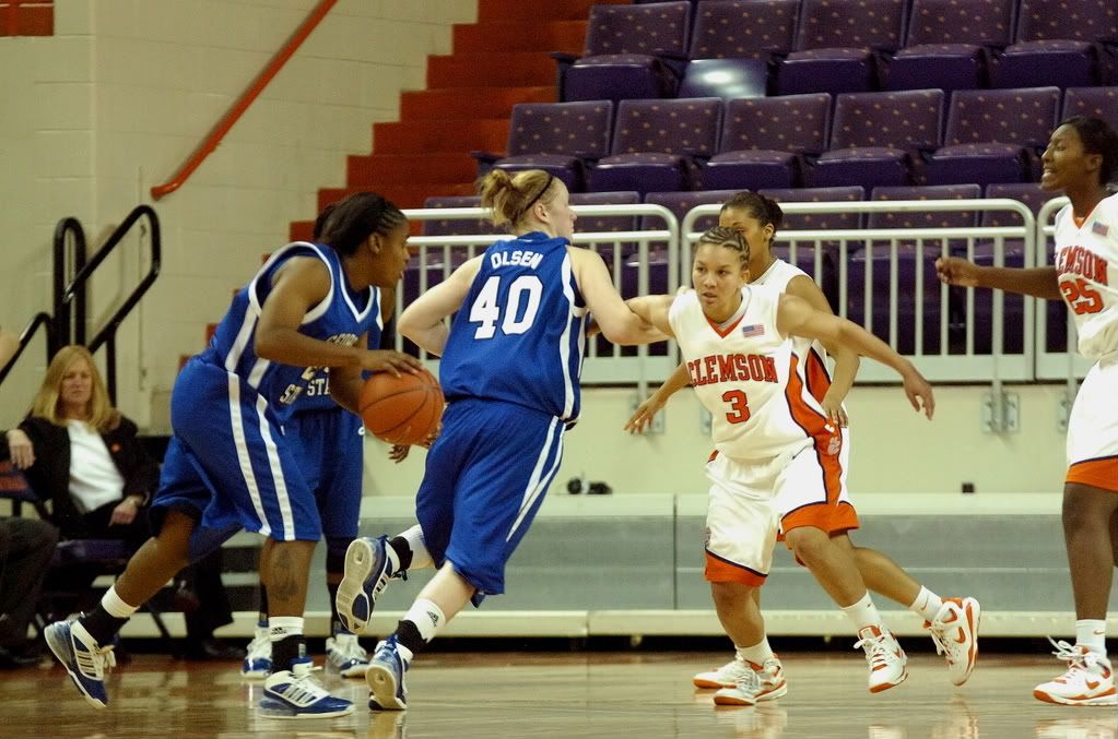 IMAGE: http://img.photobucket.com/albums/v607/badd666/Tiger_WBB_2/TGR_1425_.jpg