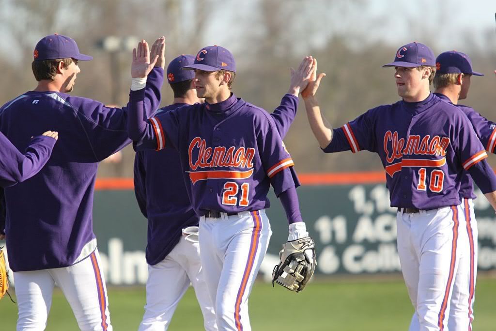 IMAGE: http://img.photobucket.com/albums/v607/badd666/vsCharlotteBase/IMG_3638_resized.jpg