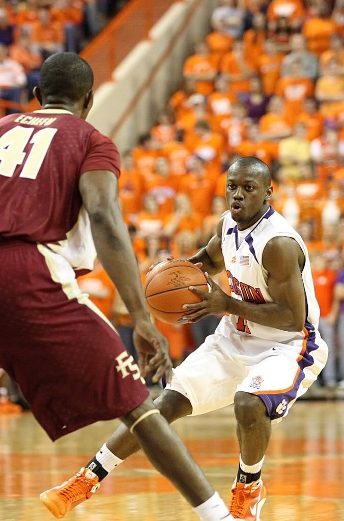 IMAGE: http://img.photobucket.com/albums/v607/badd666/vsFlaStFeb709/IMG_0098_Medium.jpg