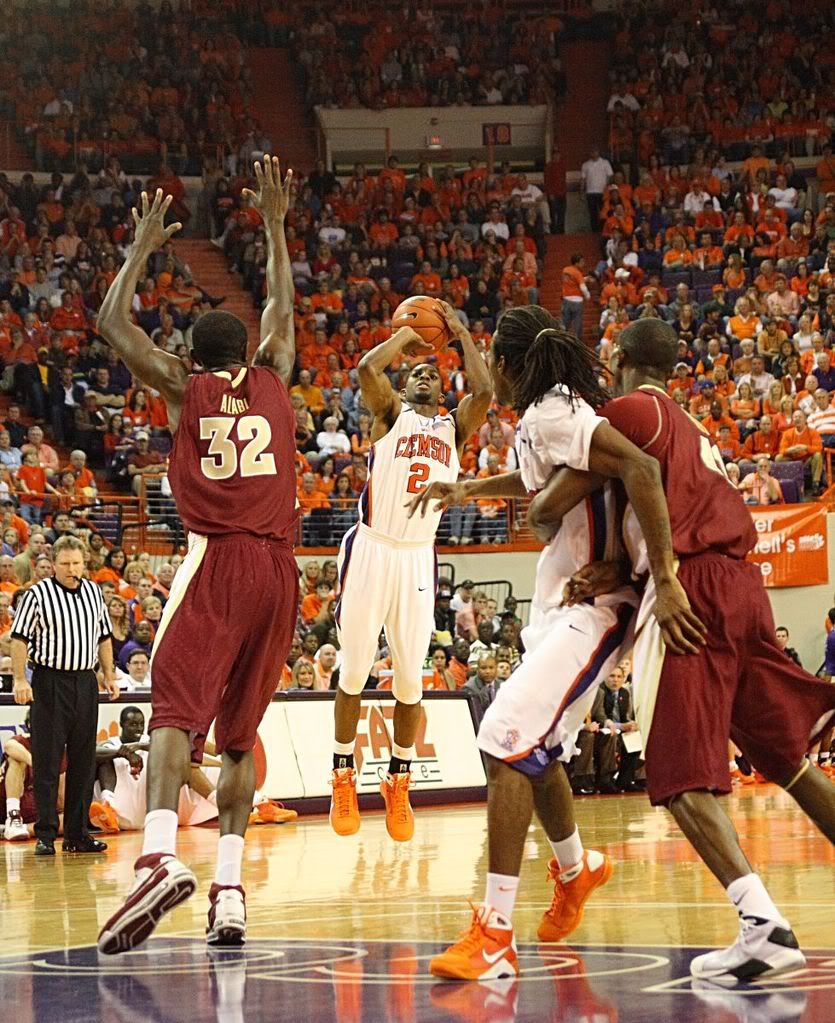 IMAGE: http://img.photobucket.com/albums/v607/badd666/vsFlaStFeb709/IMG_9875_Medium.jpg