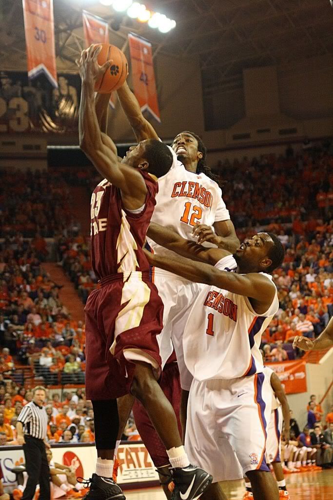 IMAGE: http://img.photobucket.com/albums/v607/badd666/vsFlaStFeb709/IMG_9877_Medium.jpg