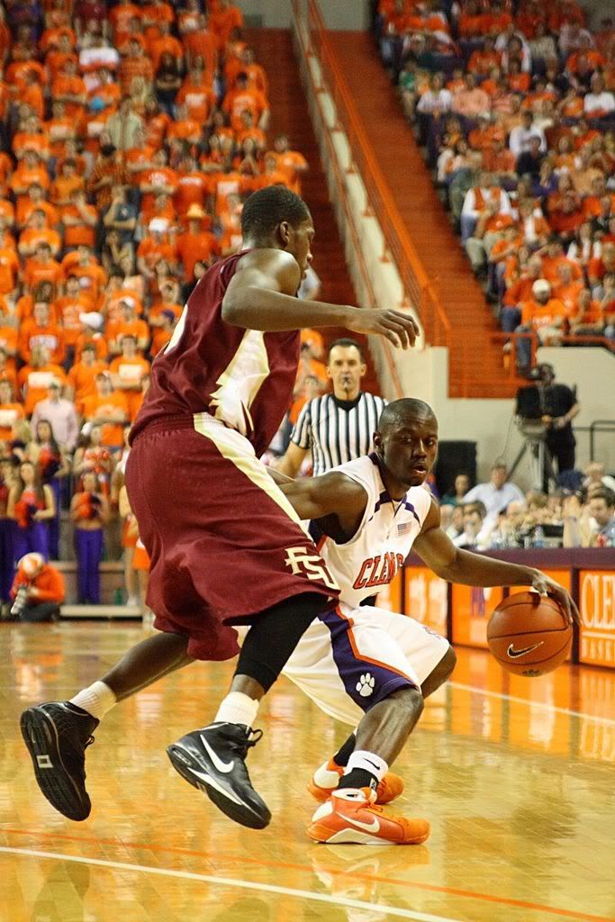 IMAGE: http://img.photobucket.com/albums/v607/badd666/vsFlaStFeb709/IMG_9979_Medium.jpg