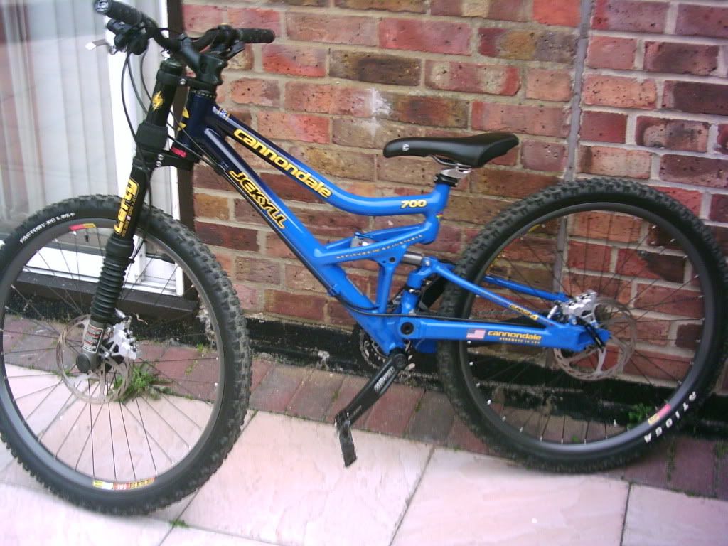 cannondalejekyllf700leftside.jpg