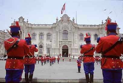 Husares del Perú en Palacio de Gobierno