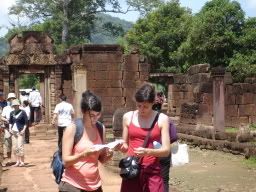 Painstakingly beautiful tourists at Bantay Srei