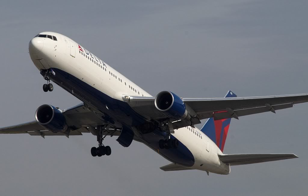 http://img.photobucket.com/albums/v609/CMVH/EGCC100410/Delta767.jpg