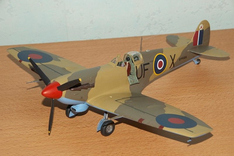 http://img.photobucket.com/albums/v609/CMVH/Hasegawa%20Spitfire/14_SpitVcomplete_DSC_1879.jpg