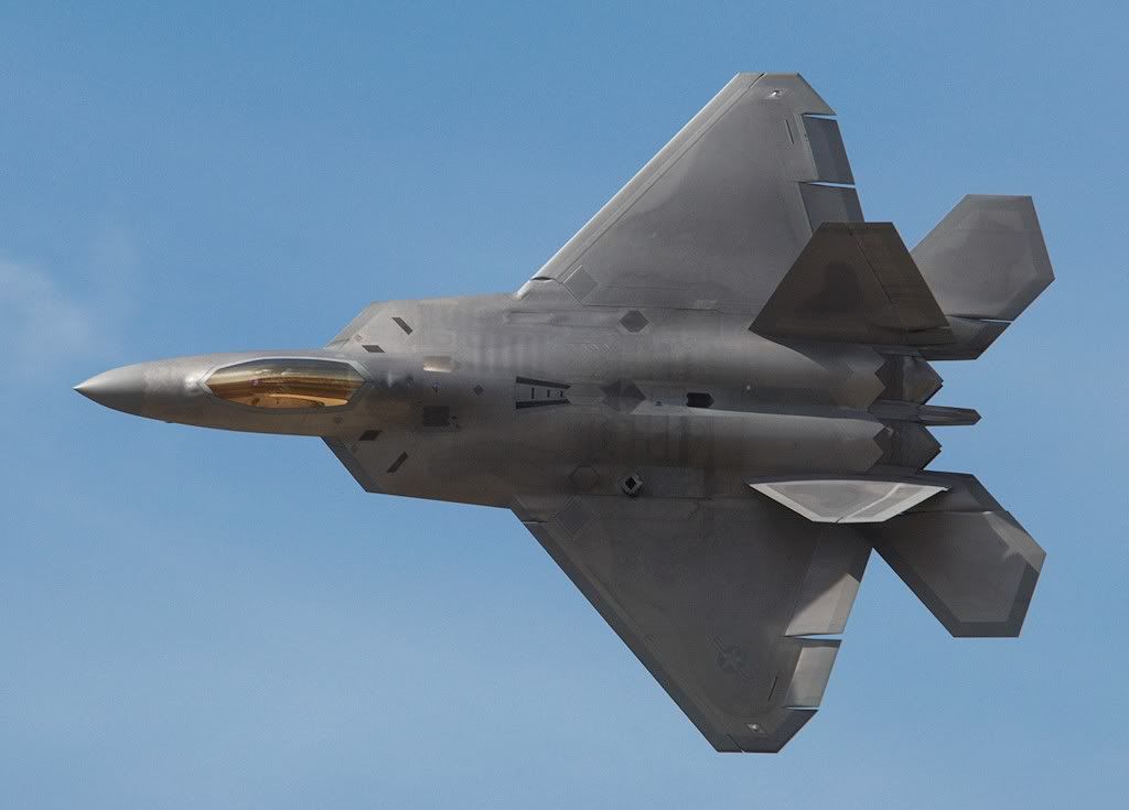 http://img.photobucket.com/albums/v609/CMVH/RIAT%202010/F-22_3.jpg