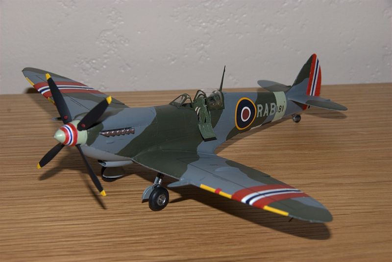 http://img.photobucket.com/albums/v609/CMVH/Spitfire%20April%202014/DSC_8412-1_zps35fead29.jpg