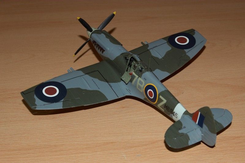 http://img.photobucket.com/albums/v609/CMVH/Spitfire%20models/DSC_1451.jpg