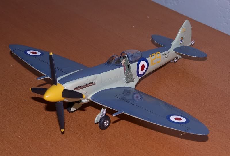 http://img.photobucket.com/albums/v609/CMVH/Spitfire%20models/SeafireXVII_6.jpg