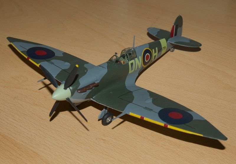 http://img.photobucket.com/albums/v609/CMVH/Spitfire%20models/SpitfireVI_1.jpg