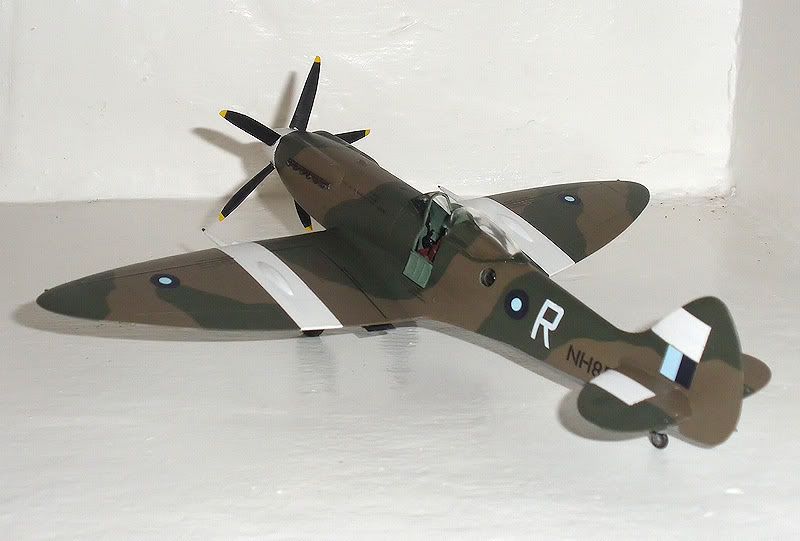 http://img.photobucket.com/albums/v609/CMVH/Spitfire%20models/XIV_1.jpg