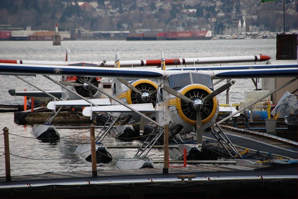 http://img.photobucket.com/albums/v609/CMVH/Vancouver%20floatplanes%2027%20and%2028%20Nov/DSC_2844.jpg