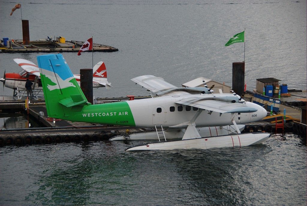 http://img.photobucket.com/albums/v609/CMVH/Vancouver%20floatplanes%2027%20and%2028%20Nov/DSC_2864.jpg