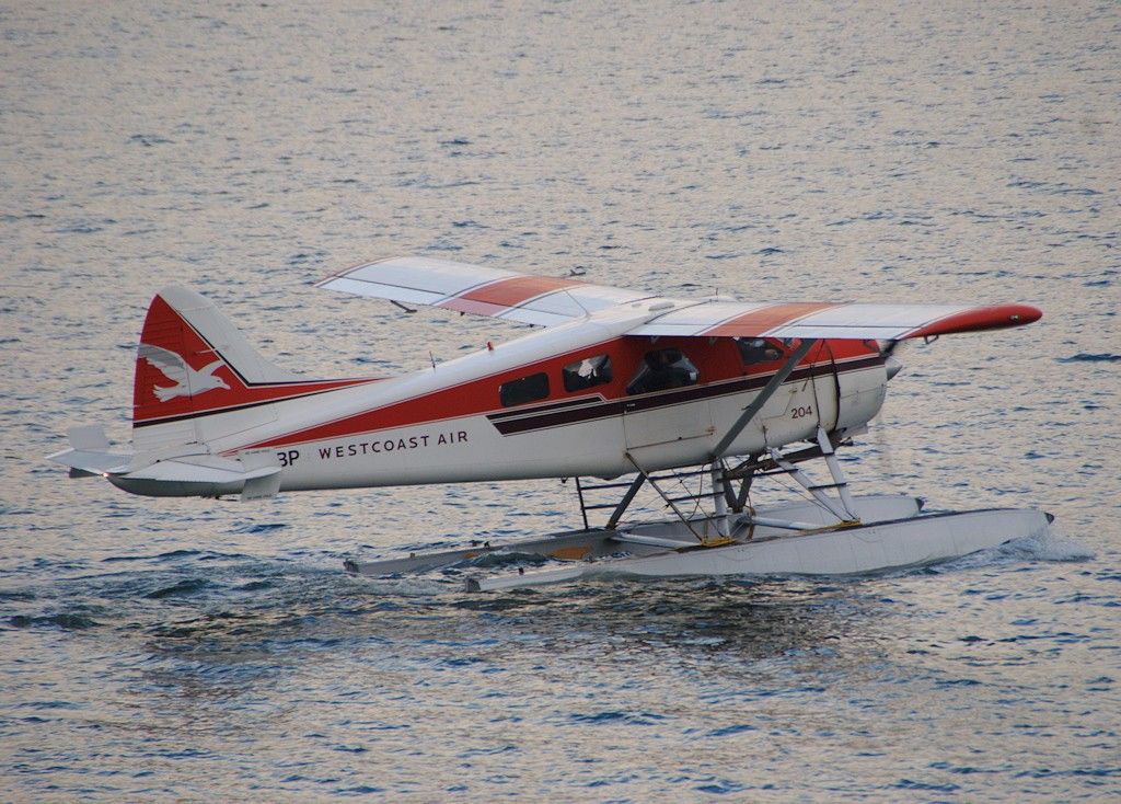http://img.photobucket.com/albums/v609/CMVH/Vancouver%20floatplanes%2027%20and%2028%20Nov/DSC_2866.jpg
