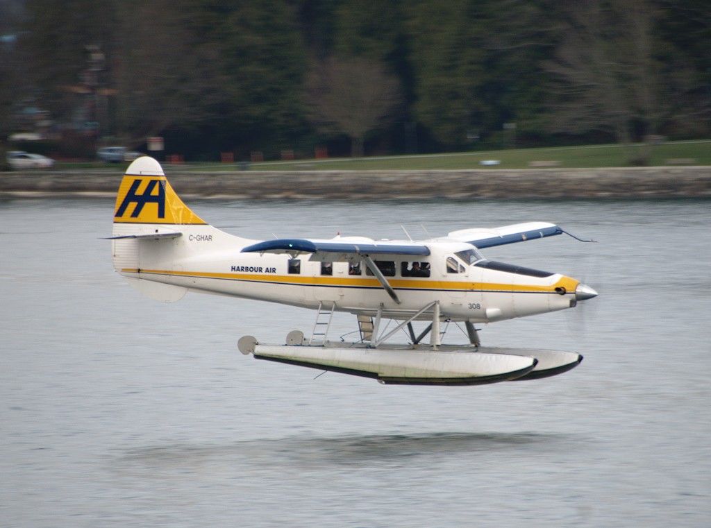 http://img.photobucket.com/albums/v609/CMVH/Vancouver%20floatplanes%2027%20and%2028%20Nov/DSC_2892.jpg