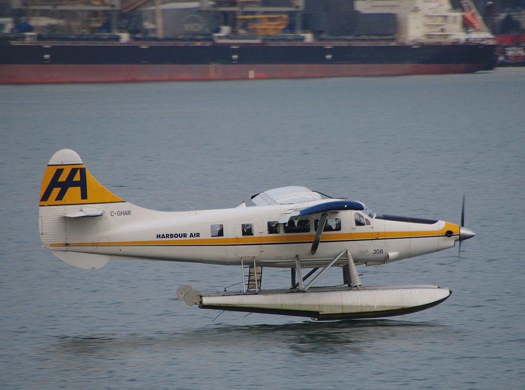 http://img.photobucket.com/albums/v609/CMVH/Vancouver%20floatplanes%2027%20and%2028%20Nov/DSC_2893.jpg