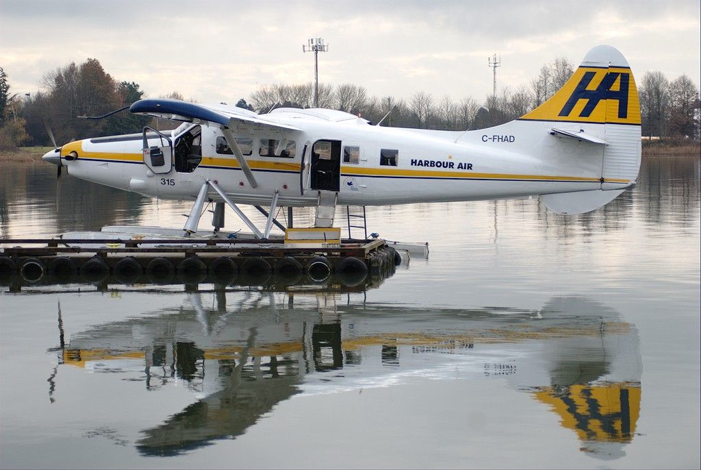 http://img.photobucket.com/albums/v609/CMVH/Vancouver%20floatplanes%2027%20and%2028%20Nov/DSC_2977.jpg