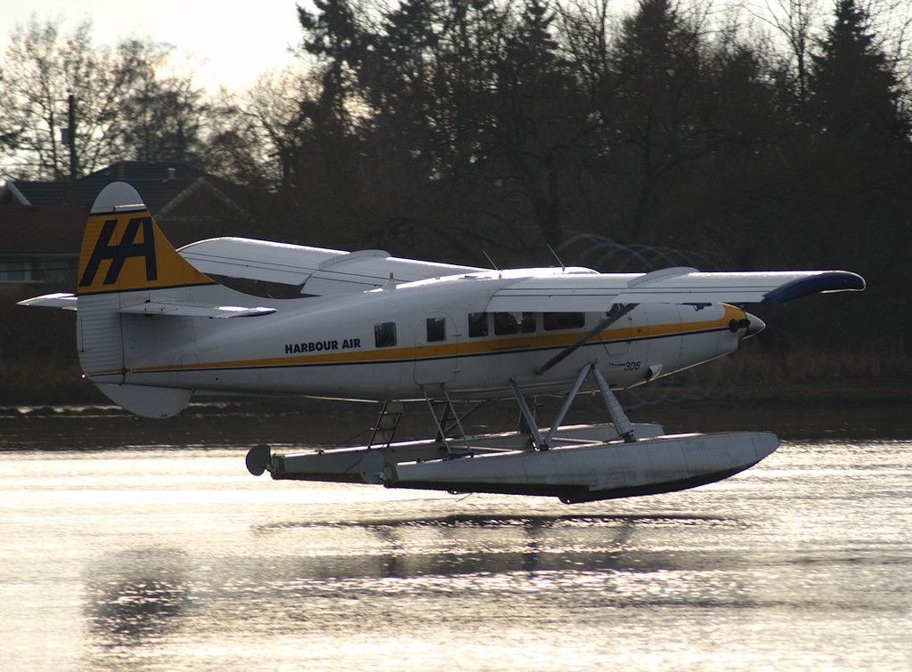 http://img.photobucket.com/albums/v609/CMVH/Vancouver%20floatplanes%2027%20and%2028%20Nov/DSC_3130.jpg