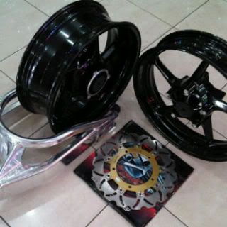 Velg tapak super lebar Delkevic ninja 250 5.5&quot;dan 6&quot; n swing arm .