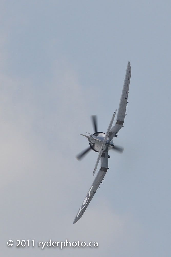 IMAGE: http://img.photobucket.com/albums/v611/Rubi_Jane/Lancaster/HamAirShow-5.jpg