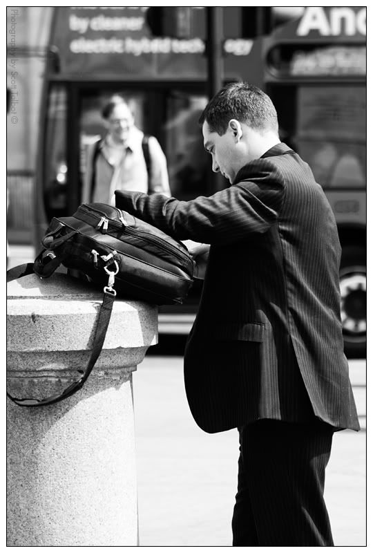 IMAGE: http://img.photobucket.com/albums/v615/beanzzzz/CityReader_webcopy.jpg