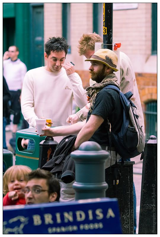 IMAGE: http://img.photobucket.com/albums/v615/beanzzzz/FeatherHat_webcopy.jpg