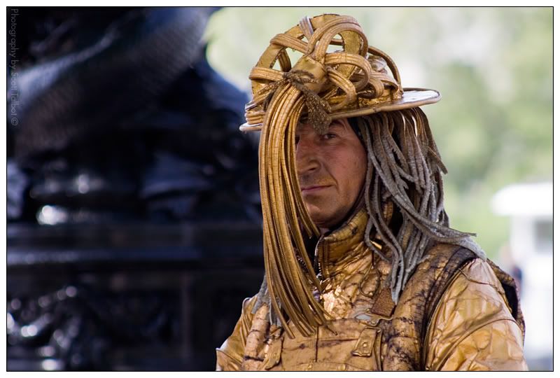 IMAGE: http://img.photobucket.com/albums/v615/beanzzzz/GoldenMan_webcopy.jpg