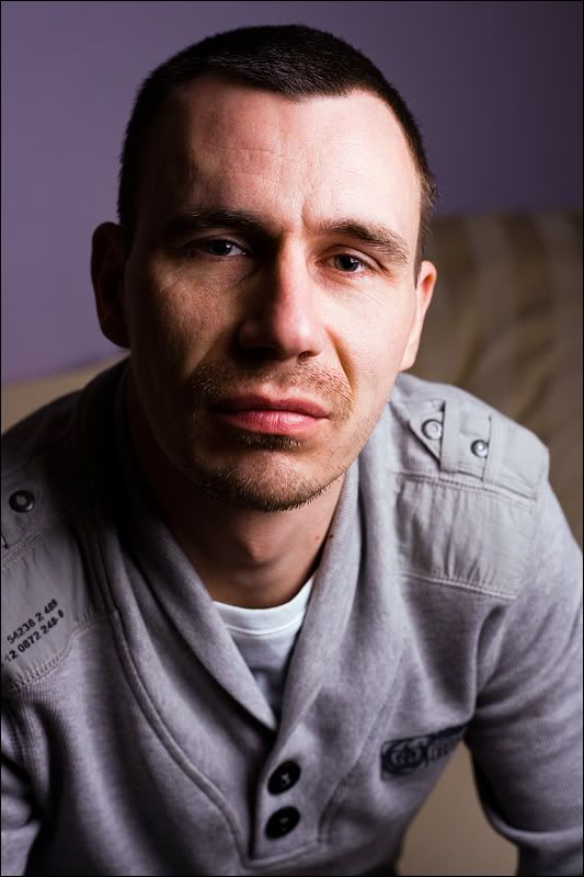 IMAGE: http://img.photobucket.com/albums/v615/beanzzzz/TobyHeadshotcopy.jpg