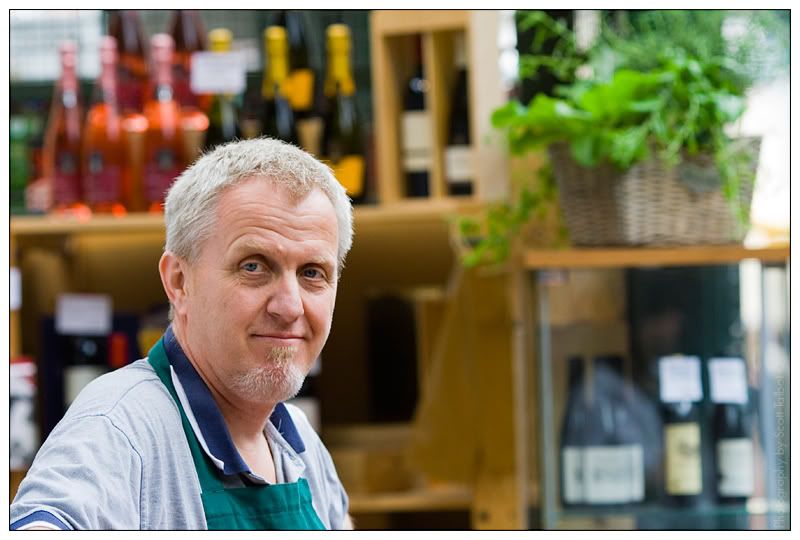 IMAGE: http://img.photobucket.com/albums/v615/beanzzzz/WineSeller_webcopy.jpg