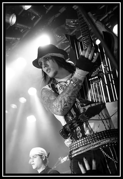 http://img.photobucket.com/albums/v618/ChickV/misc/A7X%20Related/Syn/10holyFUCK.jpg