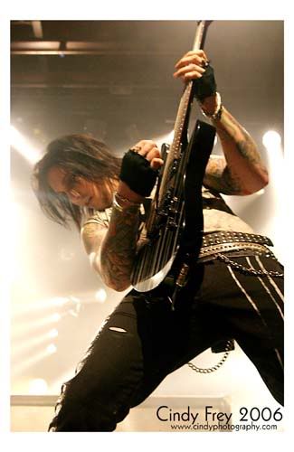 http://img.photobucket.com/albums/v618/ChickV/misc/A7X%20Related/Syn/9.jpg