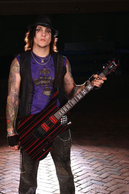 http://img.photobucket.com/albums/v618/ChickV/misc/A7X%20Related/Syn/newsyn.jpg