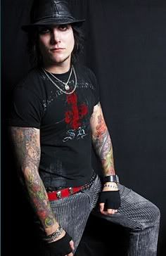 http://img.photobucket.com/albums/v618/ChickV/misc/A7X%20Related/Syn/synfuckingfedora.jpg