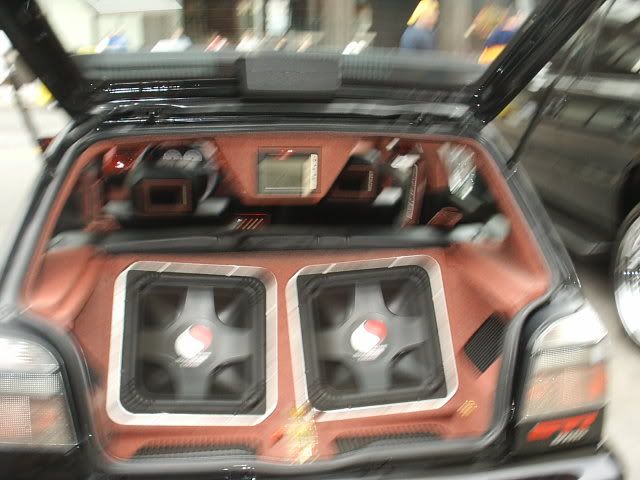 http://img.photobucket.com/albums/v618/customlowz/Judgement%20Day%202003/Album2/S2010041.jpg